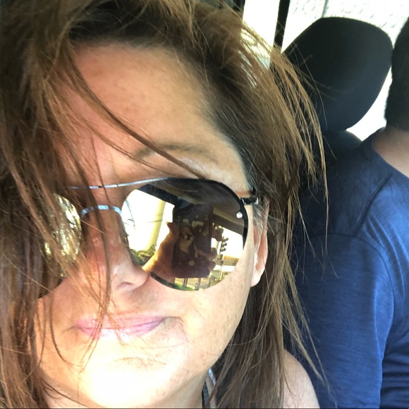 💕POSH AMBASSADOR!💕 VIckey - Picture 3 of 5